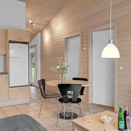 2 Bedroom Stunning In 펜션 Pandrup